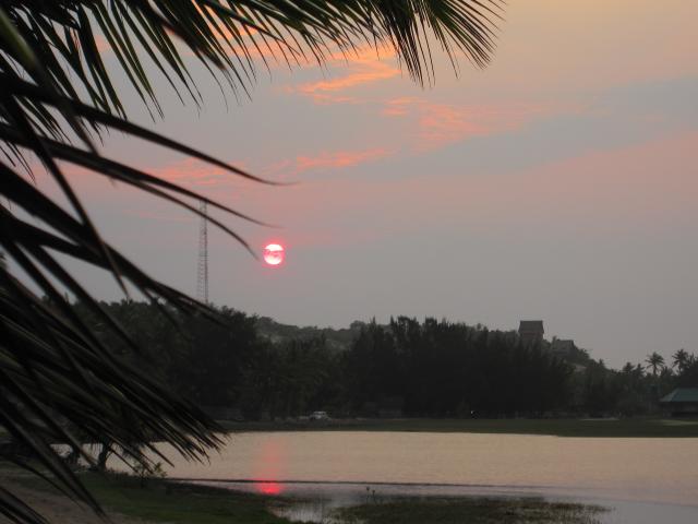 Západ slunce nad pláží Barra.